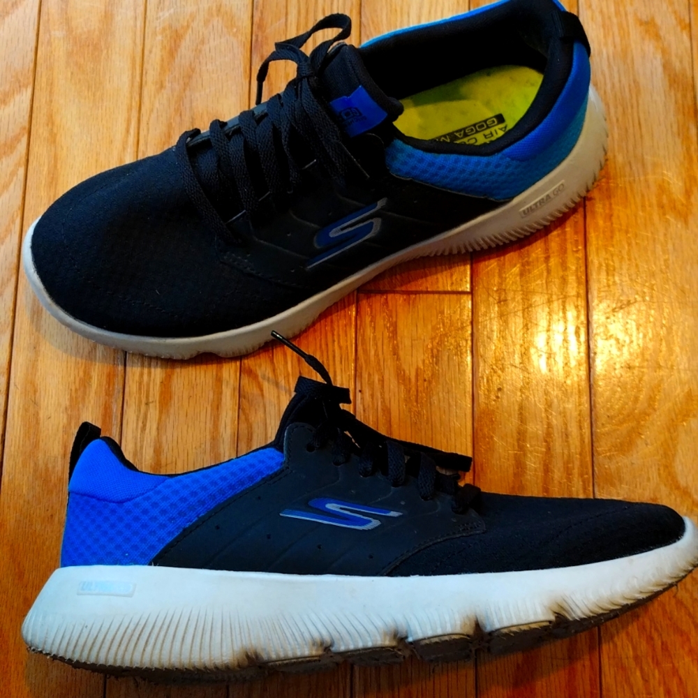 - - Skechers black & blue Ulta go/ Go run sneakers